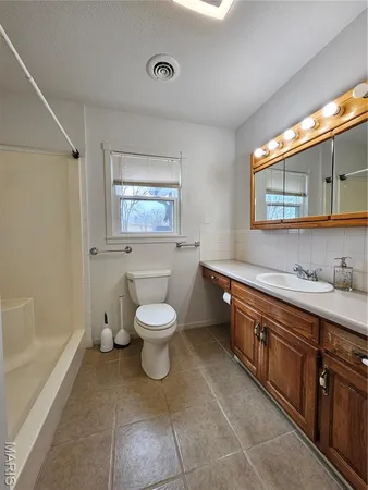 $325,000 | 22625 Redwood Road, Richland, MO 65556