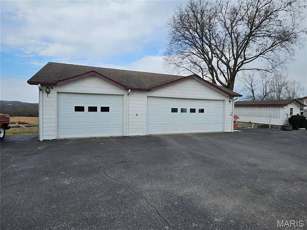 $325,000 | 22625 Redwood Road, Richland, MO 65556