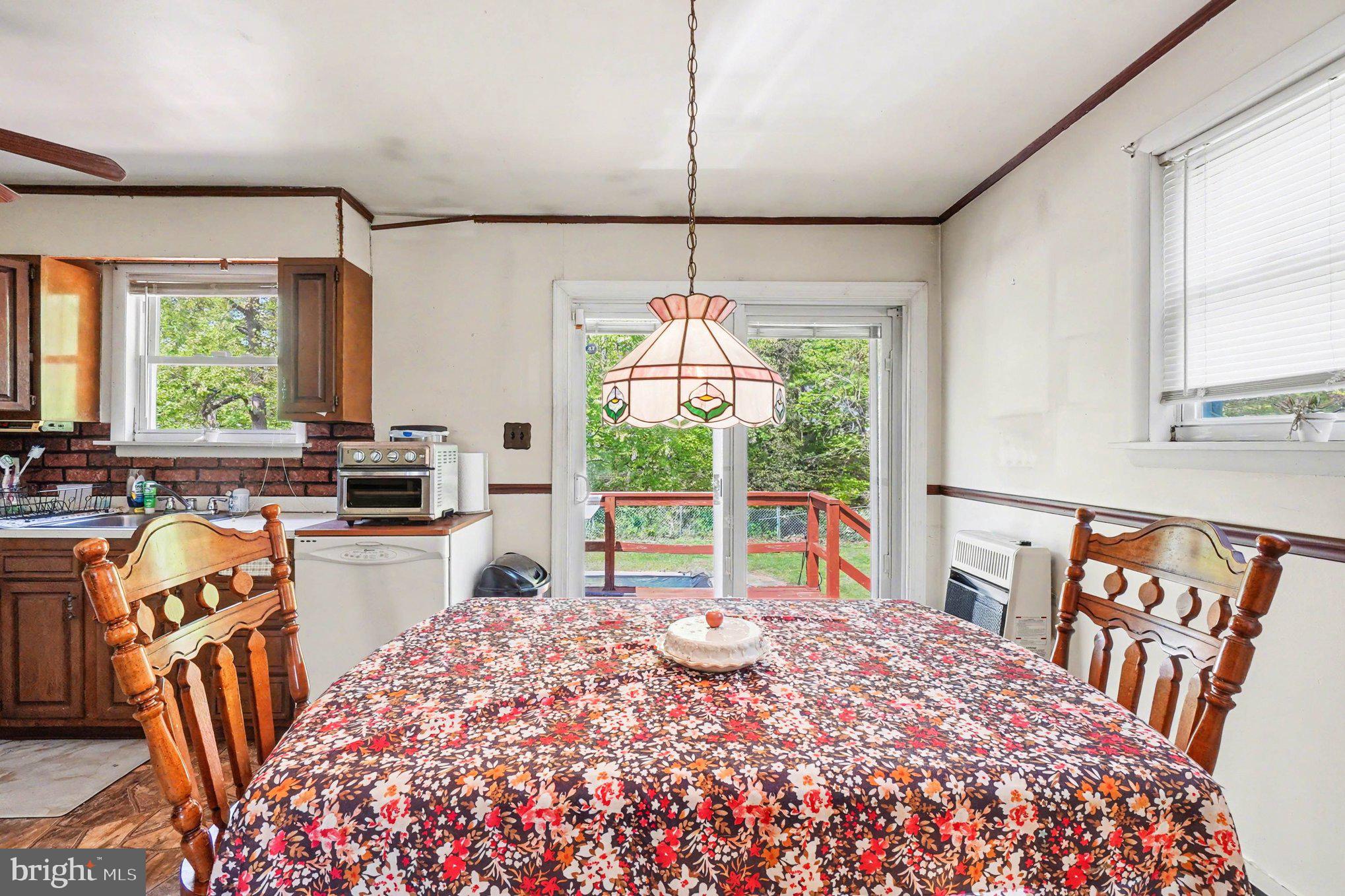 122 West Village Road Elkton, MD 21921 - Photo 5 of 31 Great Space for Family Dinners!