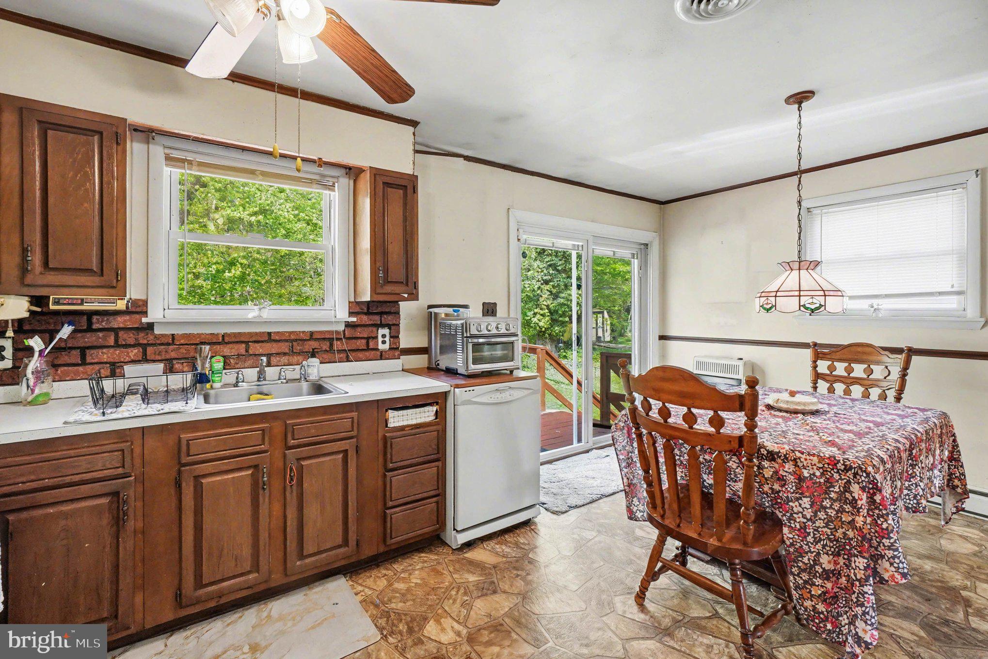 122 West Village Road Elkton, MD 21921 - Photo 7 of 31 Eat-In Kitchen