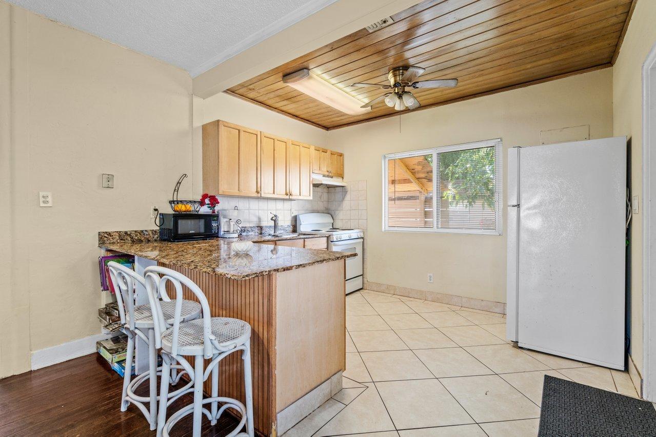 524 Colonial Road West Palm Beach, FL 33405 - Photo 11 of 29 011-524ColonialRoad-WestPalmBeach-FL-334