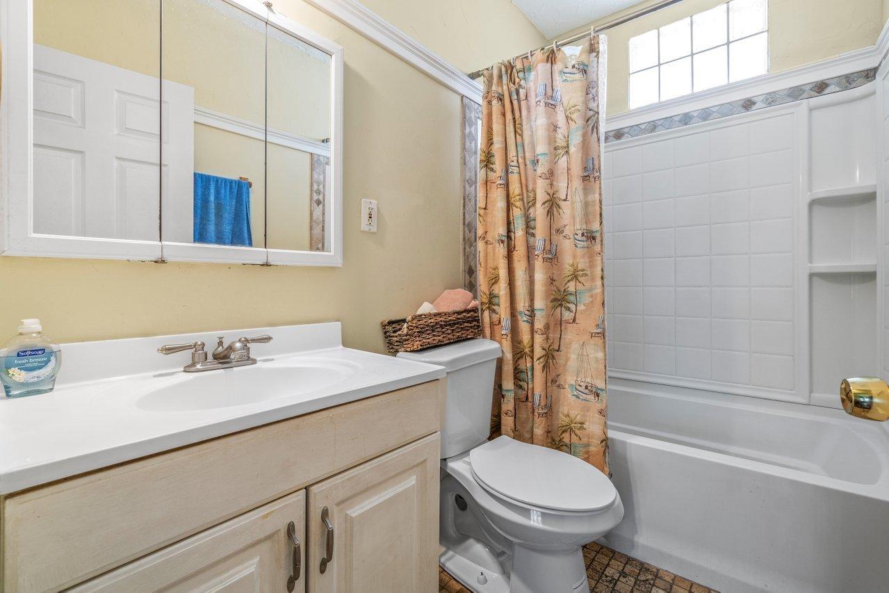 524 Colonial Road West Palm Beach, FL 33405 - Photo 16 of 29 016-524ColonialRoad-WestPalmBeach-FL-334