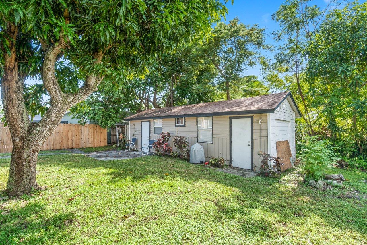 524 Colonial Road West Palm Beach, FL 33405 - Photo 24 of 29 020-524ColonialRoad-WestPalmBeach-FL-334