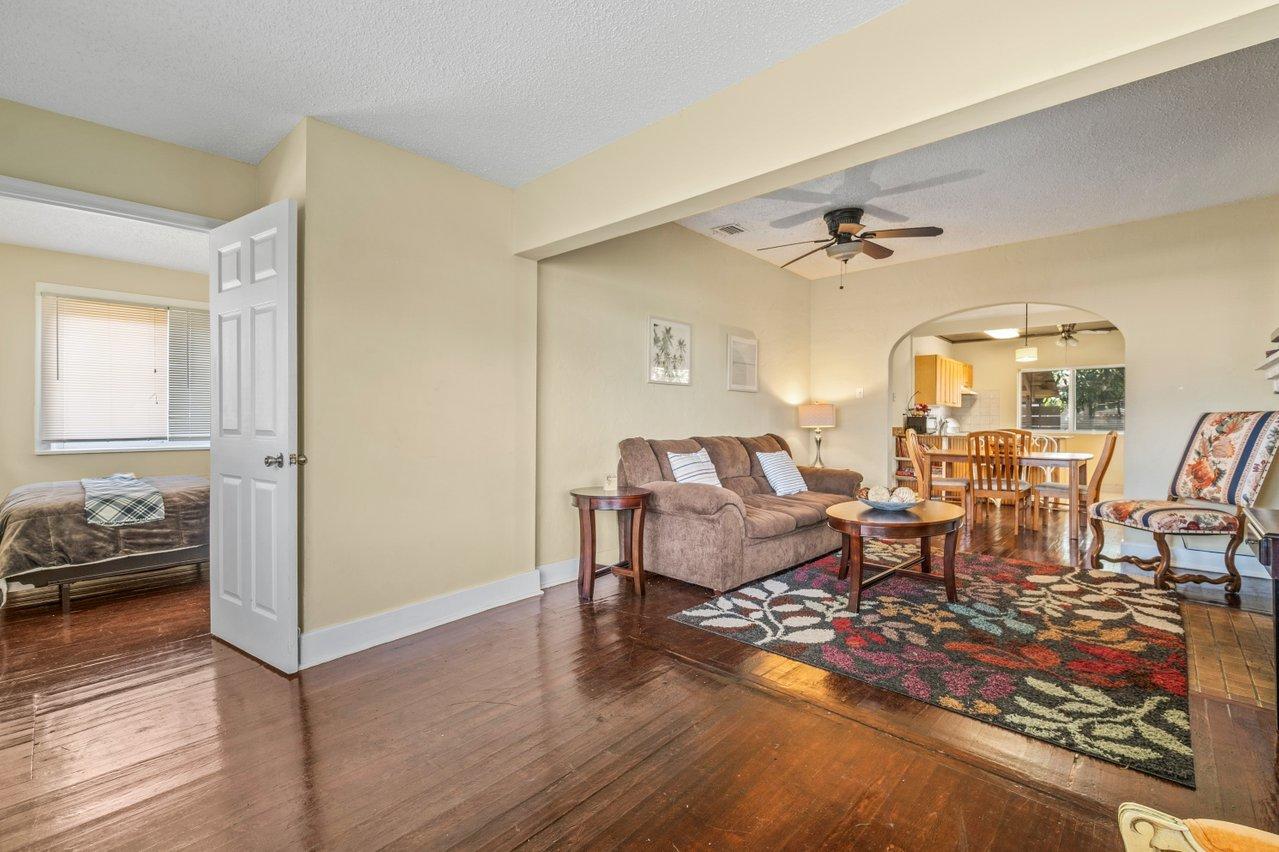 524 Colonial Road West Palm Beach, FL 33405 - Photo 6 of 29 006-524ColonialRoad-WestPalmBeach-FL-334