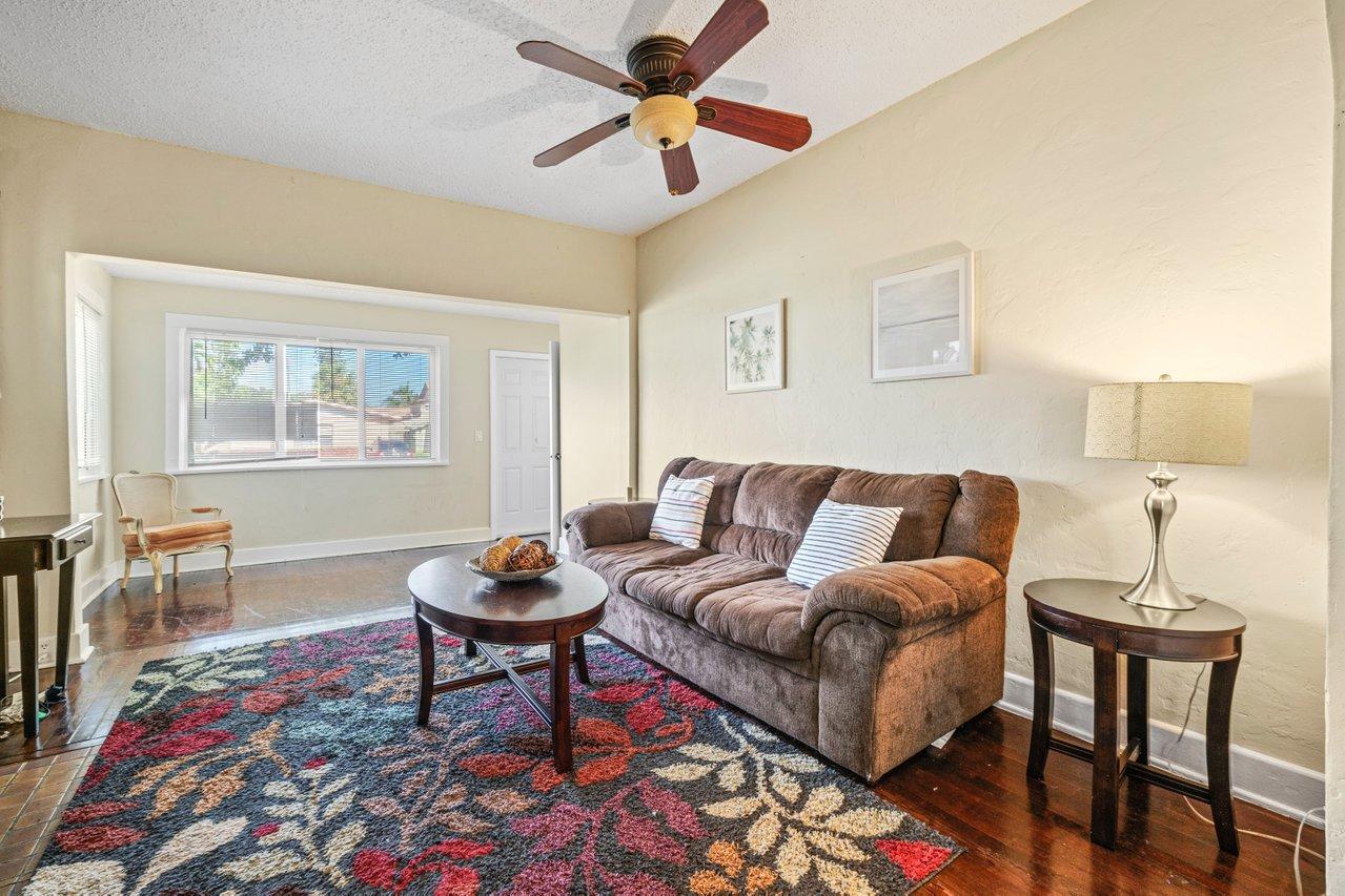 524 Colonial Road West Palm Beach, FL 33405 - Photo 7 of 29 007-524ColonialRoad-WestPalmBeach-FL-334