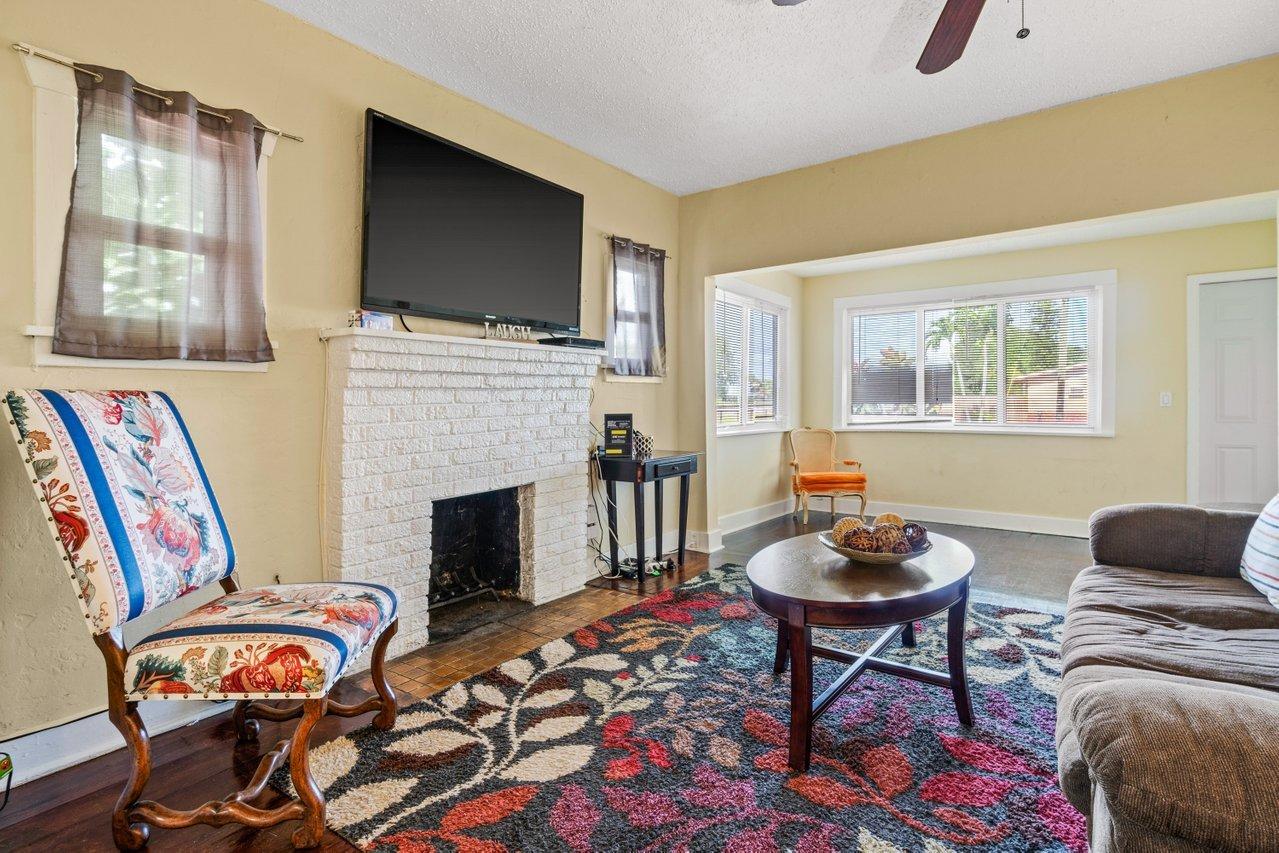 524 Colonial Road West Palm Beach, FL 33405 - Photo 8 of 29 008-524ColonialRoad-WestPalmBeach-FL-334