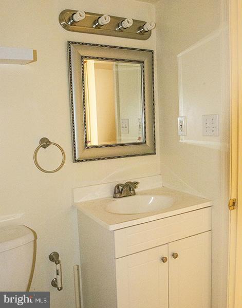 10324 Apple Ridge Road Gaithersburg, MD 20886 - Photo 19 of 24 Bath