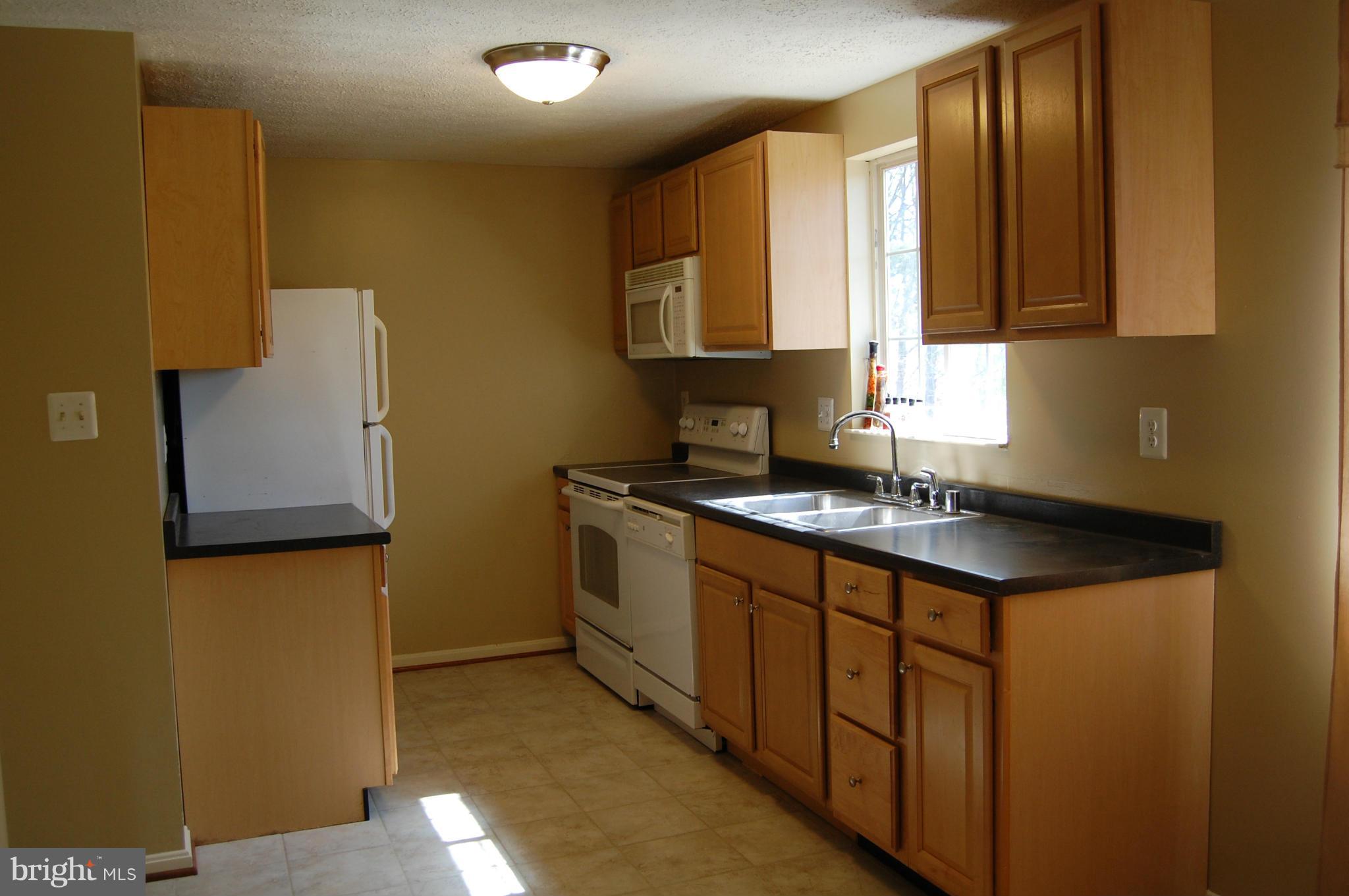 10324 Apple Ridge Road Gaithersburg, MD 20886 - Photo 6 of 24 Kitchen