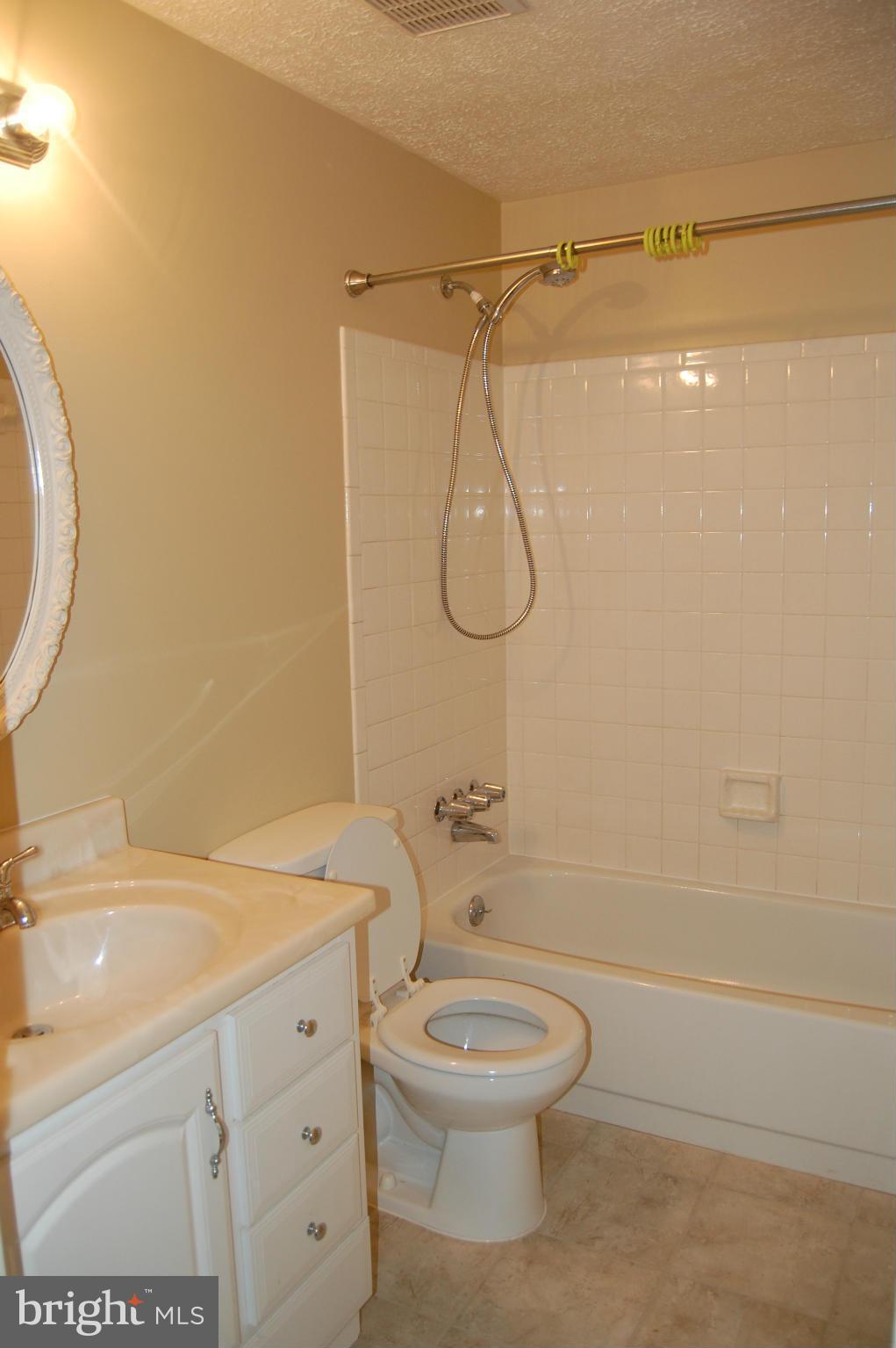 10324 Apple Ridge Road Gaithersburg, MD 20886 - Photo 8 of 24 Bath