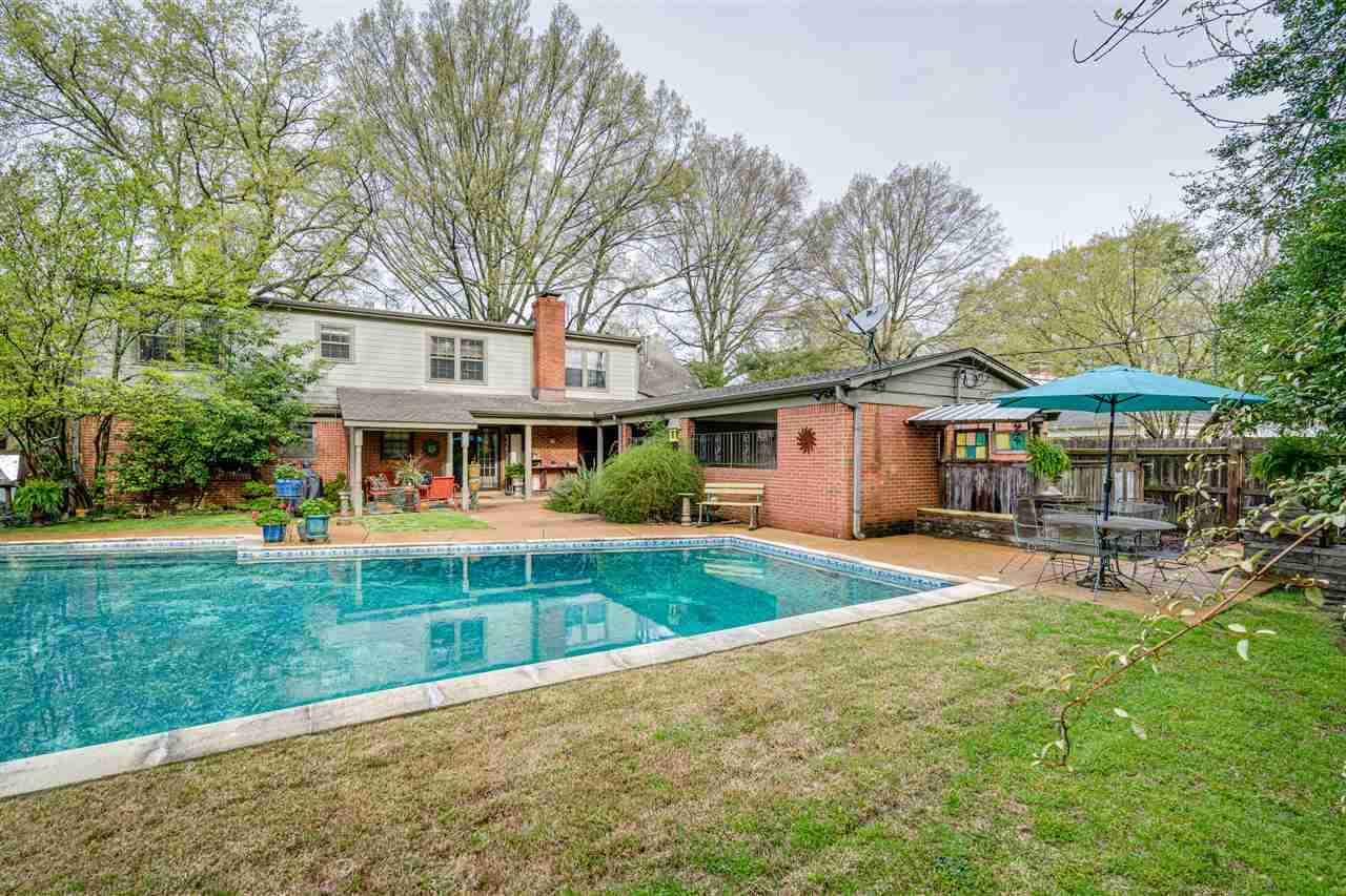 158 South Perkins Road Memphis, TN 38117 - Photo 22 of 25 This summer's party central!
