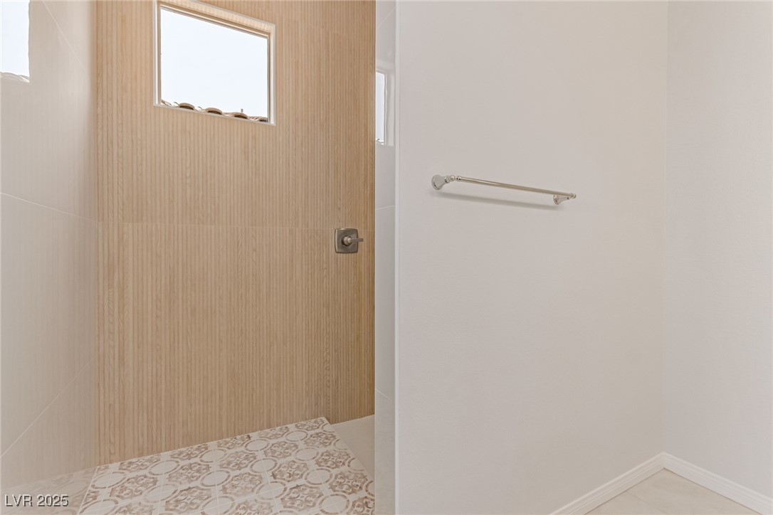 298 Nine Mile Creek Drive Las Vegas, NV 89138 - Photo 14 of 30 Full bathroom with tiled shower