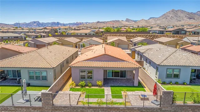 $3,100 | 298 Nine Mile Creek Drive, Las Vegas, NV 89138