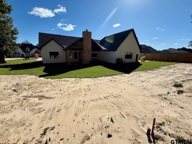 a view of a back yard of the house