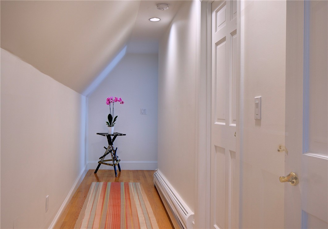 61 Ledge Road, Unit H Newport, RI 02840 - Photo 11 of 27 Hall leading to bedrooms