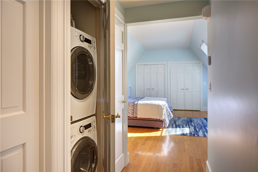 61 Ledge Road, Unit H Newport, RI 02840 - Photo 12 of 27 Primary bedroom hall