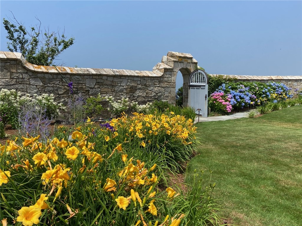 61 Ledge Road, Unit H Newport, RI 02840 - Photo 24 of 27