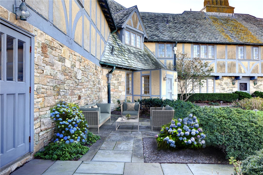 61 Ledge Road, Unit H Newport, RI 02840 - Photo 7 of 27 Virtually staged