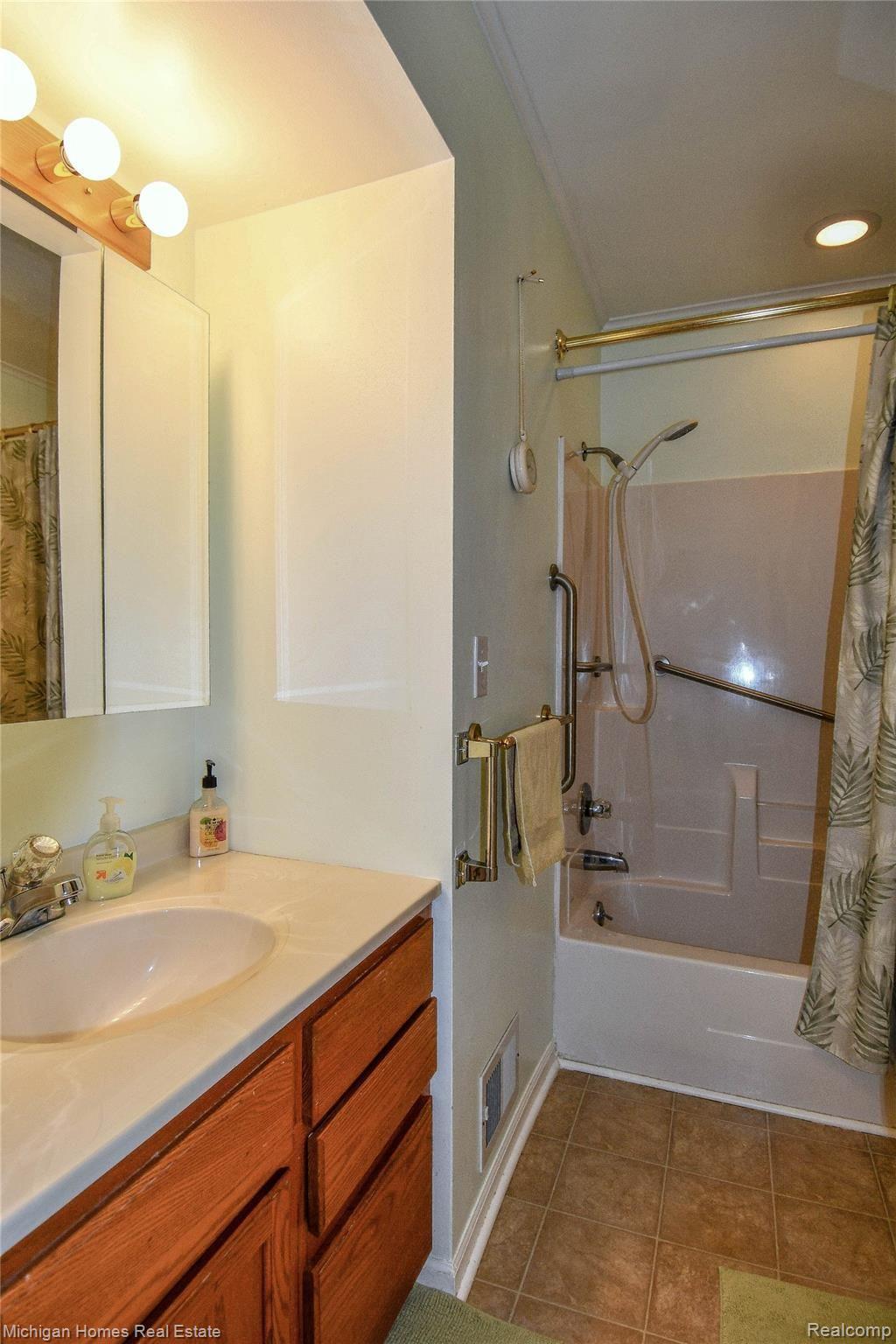 14037 North Hogan Road Linden, MI 48451 - Photo 30 of 67 DSC_1721 (3).jpg