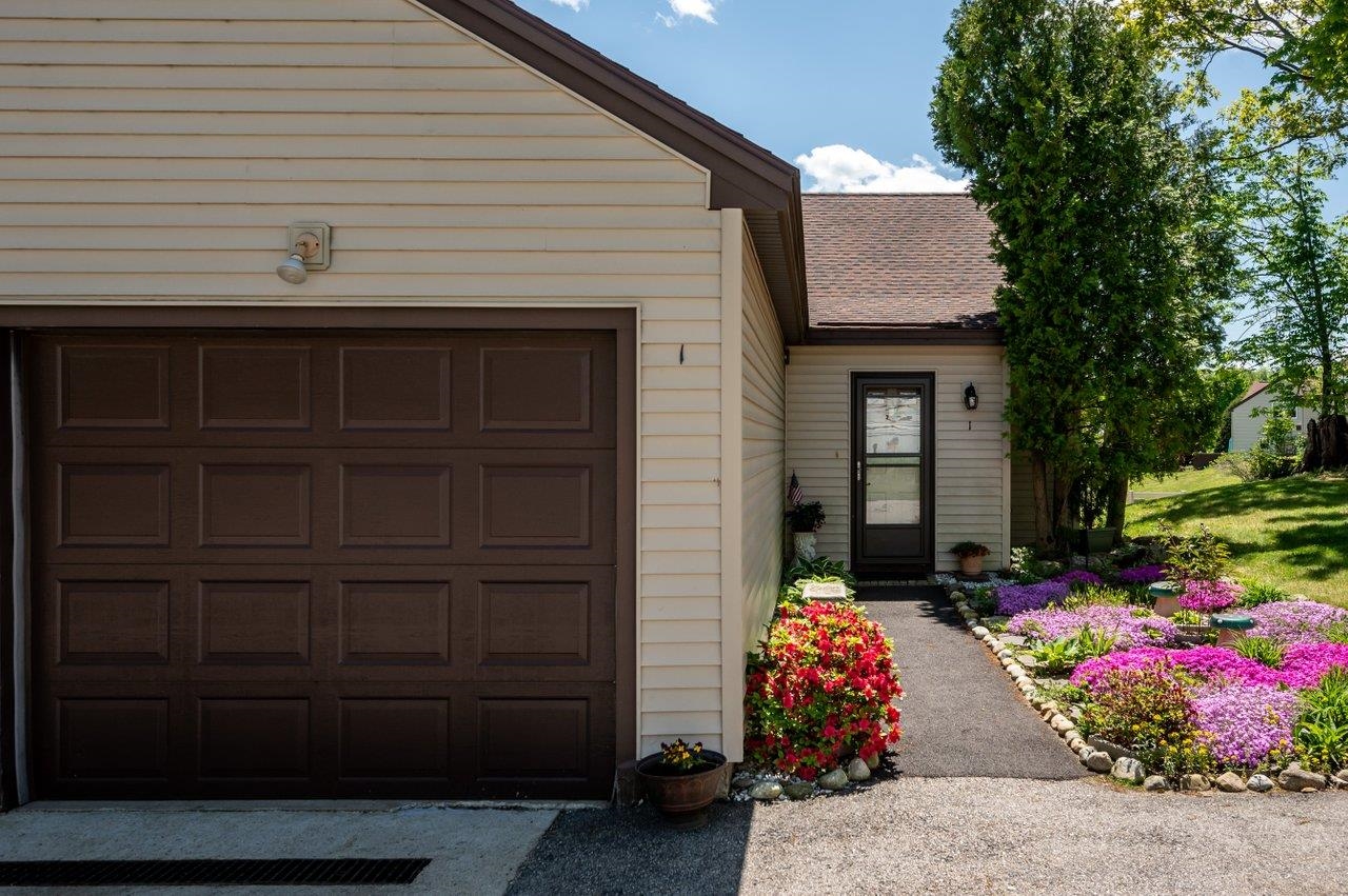 1 Dustin Homestead, Unit 1 Rochester, NH 03867 - Photo 4 of 37