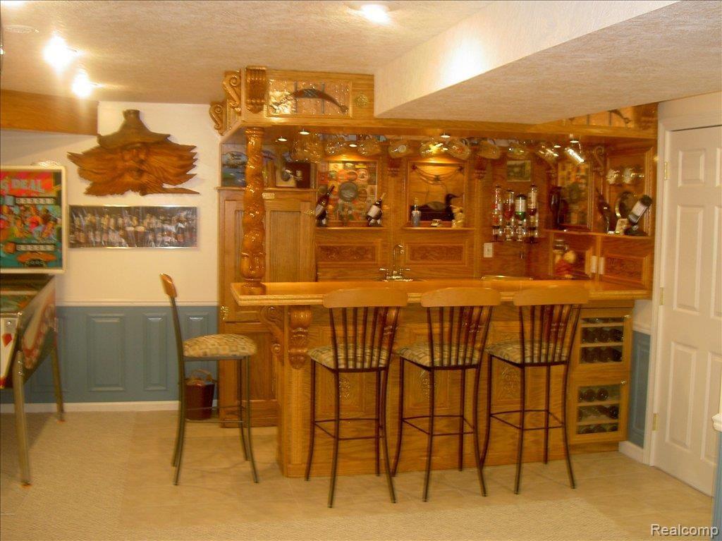 1115 Bluebird Drive, Unit 51 Rochester, MI 48307 - Photo 21 of 24 Lwr Lv Wet Bar.24
