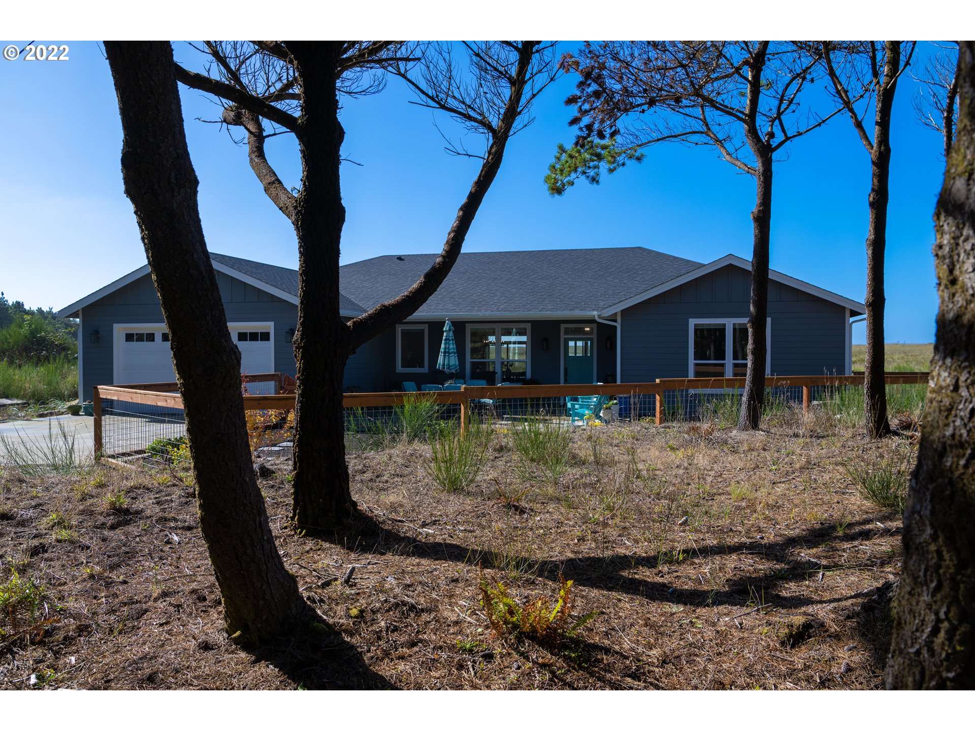 89442 Ocean Drive Warrenton, OR 97146 - Photo 14 of 31 a front view of a house with garden