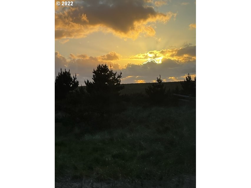 89442 Ocean Drive Warrenton, OR 97146 - Photo 31 of 31 a view of city from balcony