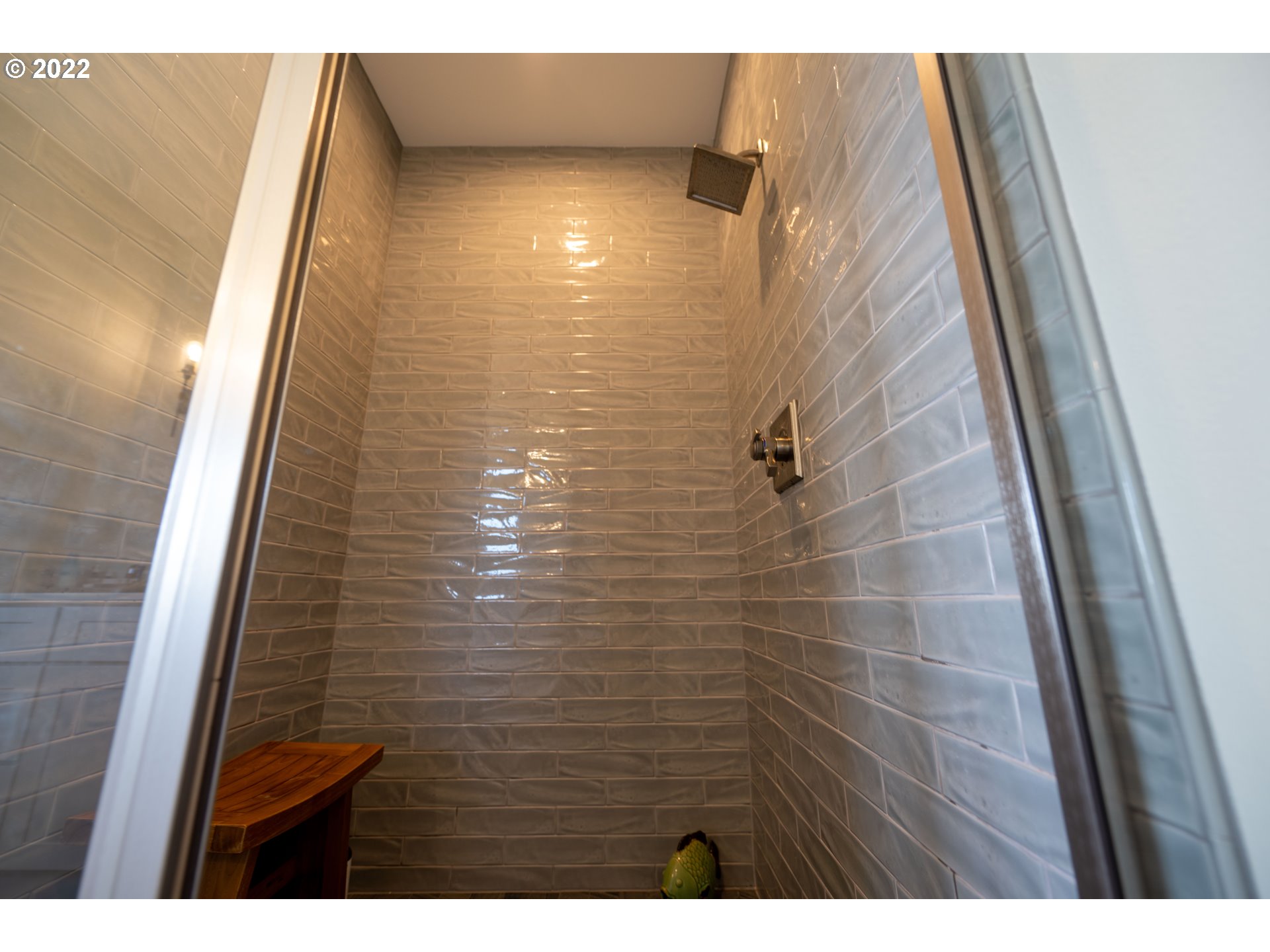 89442 Ocean Drive Warrenton, OR 97146 - Photo 5 of 31 a view of a bathroom