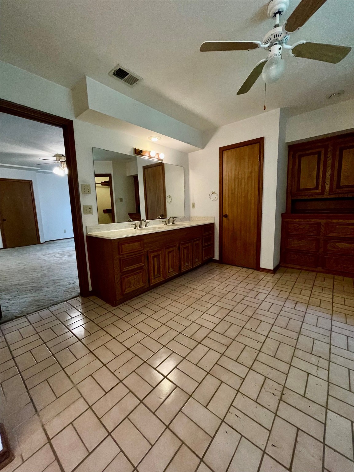 10074 Overbrook Drive Conroe, TX 77304 - Photo 11 of 22 a living room with furniture