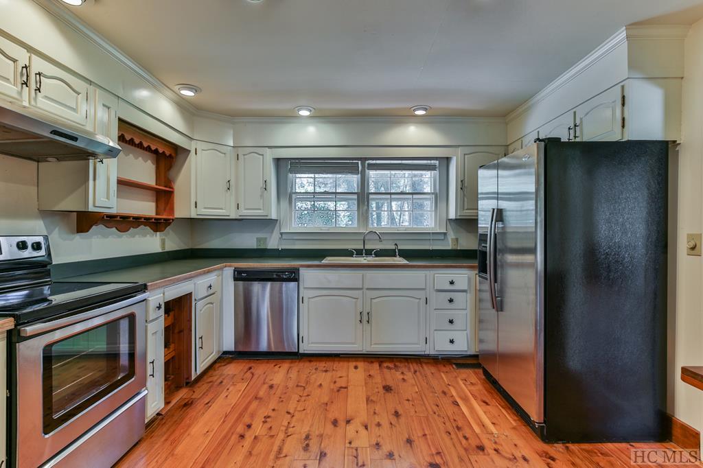 112 Laurel Heights Road Highlands, NC 28741 - Photo 10 of 35 Gallery Image 10