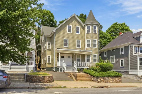 $2,300 | 132 South Angell Street, Unit 3, Providence, RI 02906