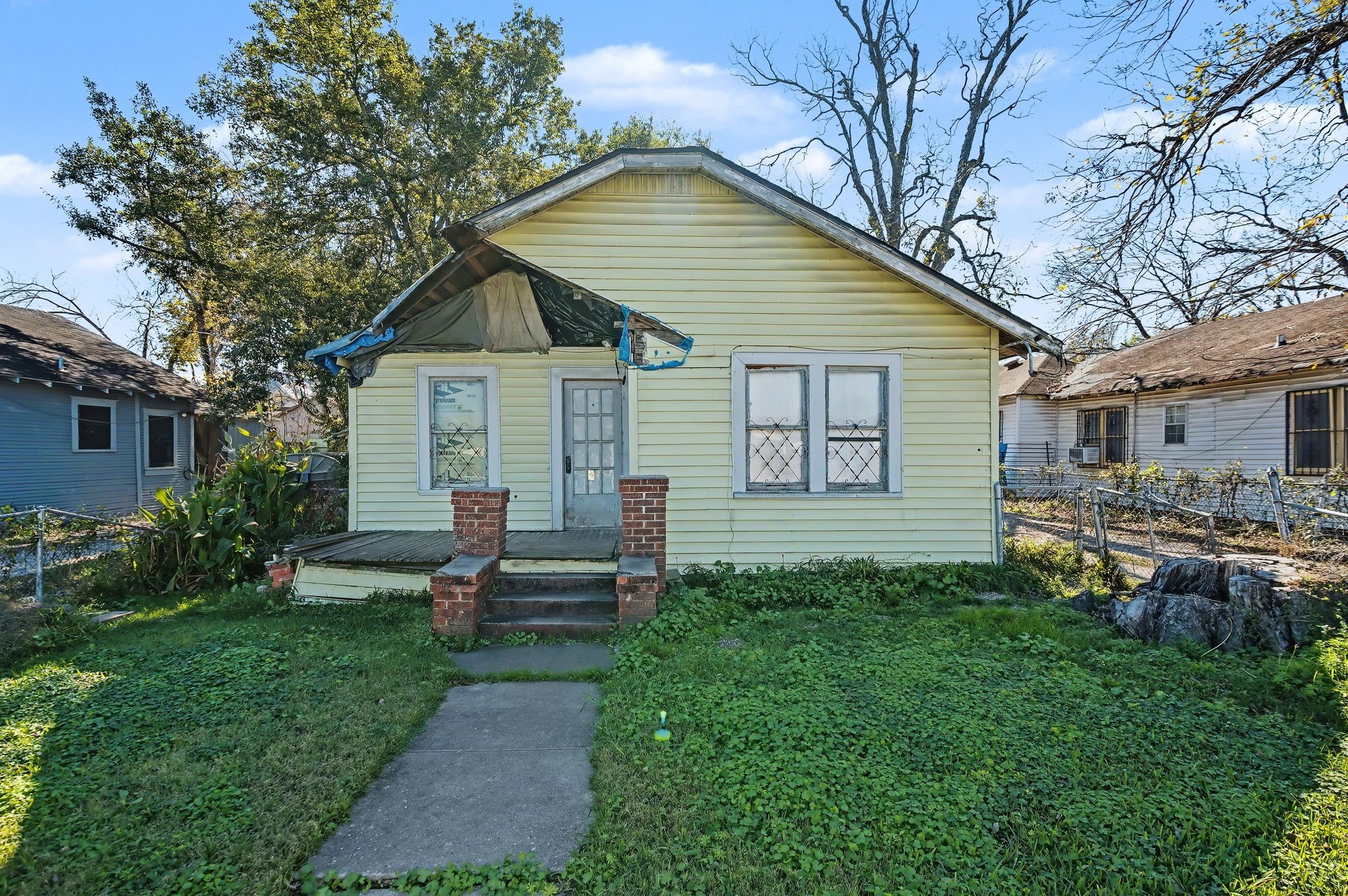 1218 Genova Street Houston, TX 77009 - Photo 6 of 15 View of the front of the lot with an original 1940's bungalow and nice front yard. The home was recently occupied by a long term rental tenant.