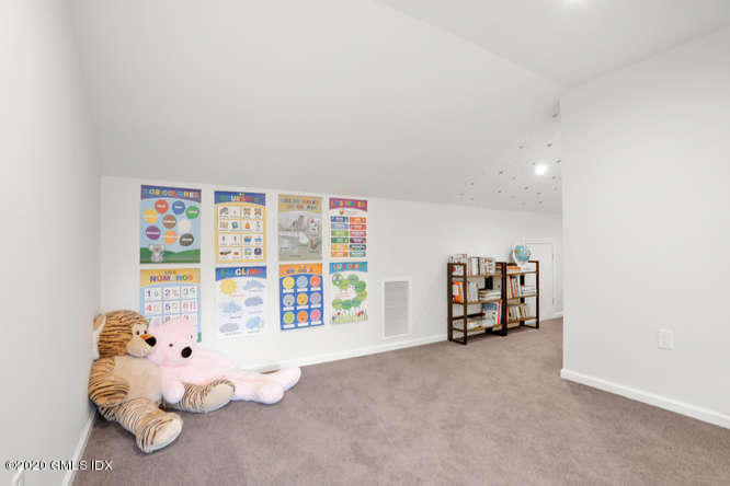 16 Pierce Road Riverside, CT 06878 - Photo 23 of 36 a view of livingroom with closet