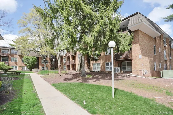 $559,000 | 170 Kearsing Parkway, Unit B, Monsey, NY 10952