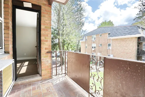 $559,000 | 170 Kearsing Parkway, Unit B, Monsey, NY 10952