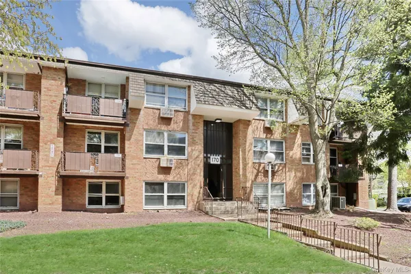 $559,000 | 170 Kearsing Parkway, Unit B, Monsey, NY 10952