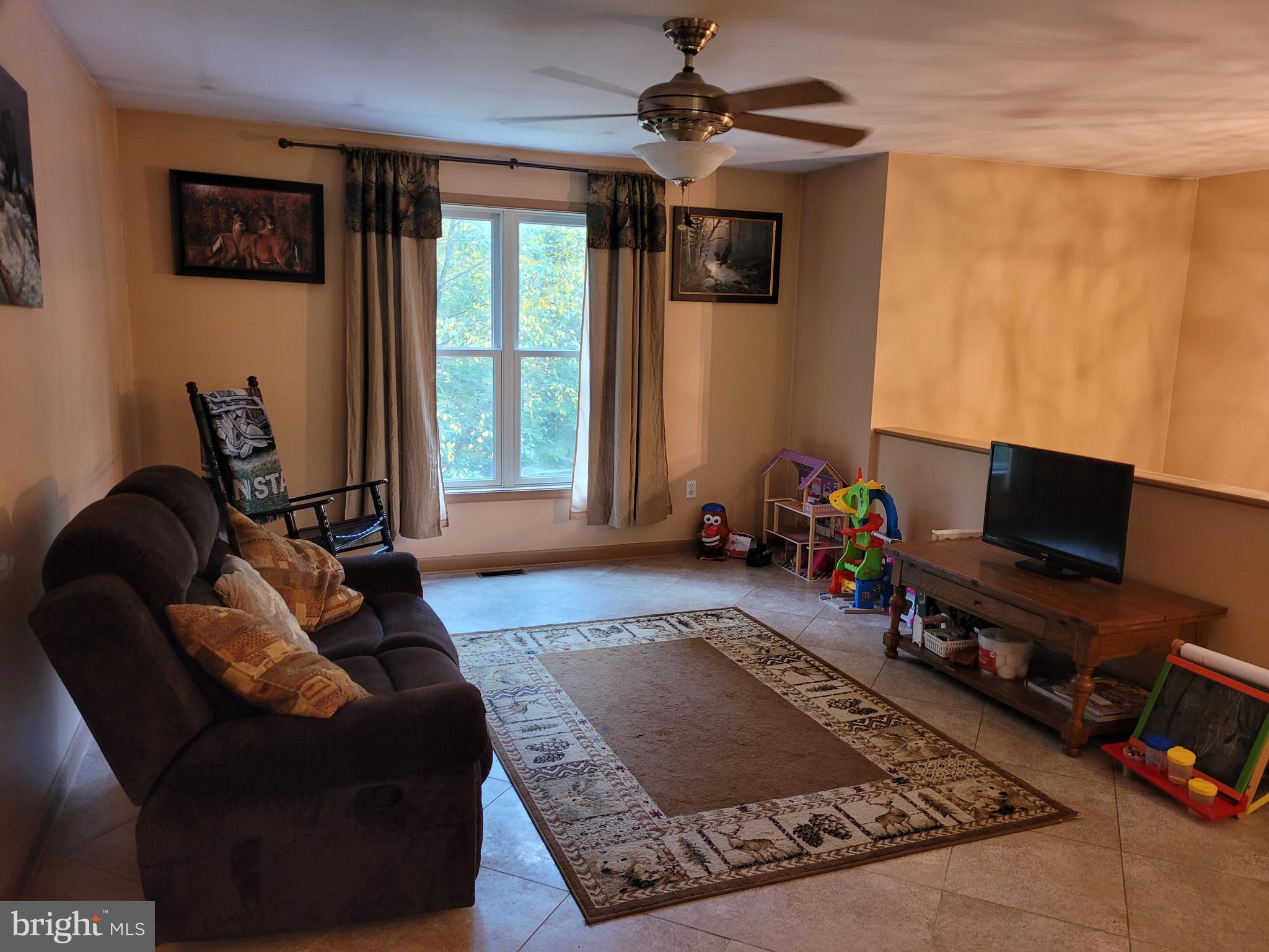 24 Cardinal Road Pine Grove, PA 17963 - Photo 13 of 20 Living Room Area additional view