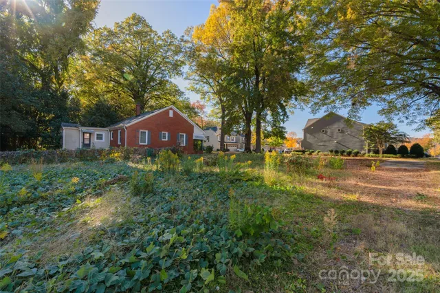 a view of a house with a big yard