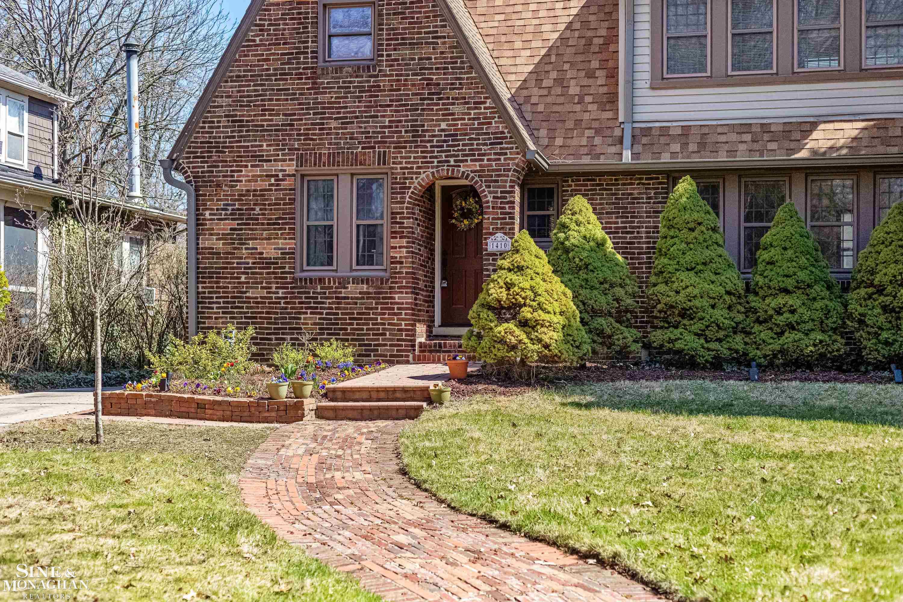 1410 Yorkshire Road Grosse Pointe Park, MI 48230 - Photo 3 of 72