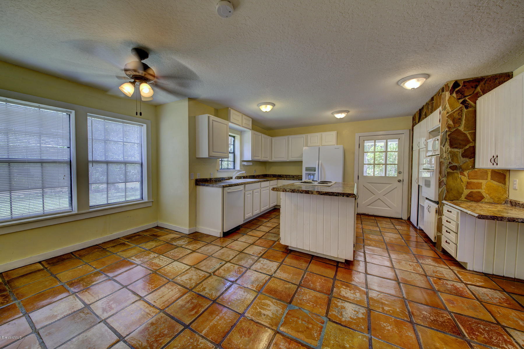 745 Atz Road Malabar, FL 32950 - Photo 22 of 54 Breakfast Nook_Kitchen