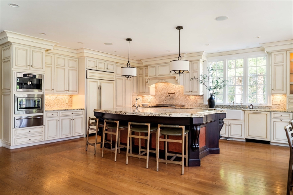 151 Hampshire Road Wellesley, MA 02481 - Photo 11 of 39