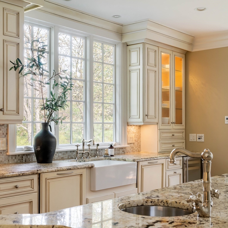 151 Hampshire Road Wellesley, MA 02481 - Photo 12 of 39