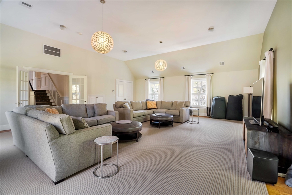 151 Hampshire Road Wellesley, MA 02481 - Photo 19 of 39