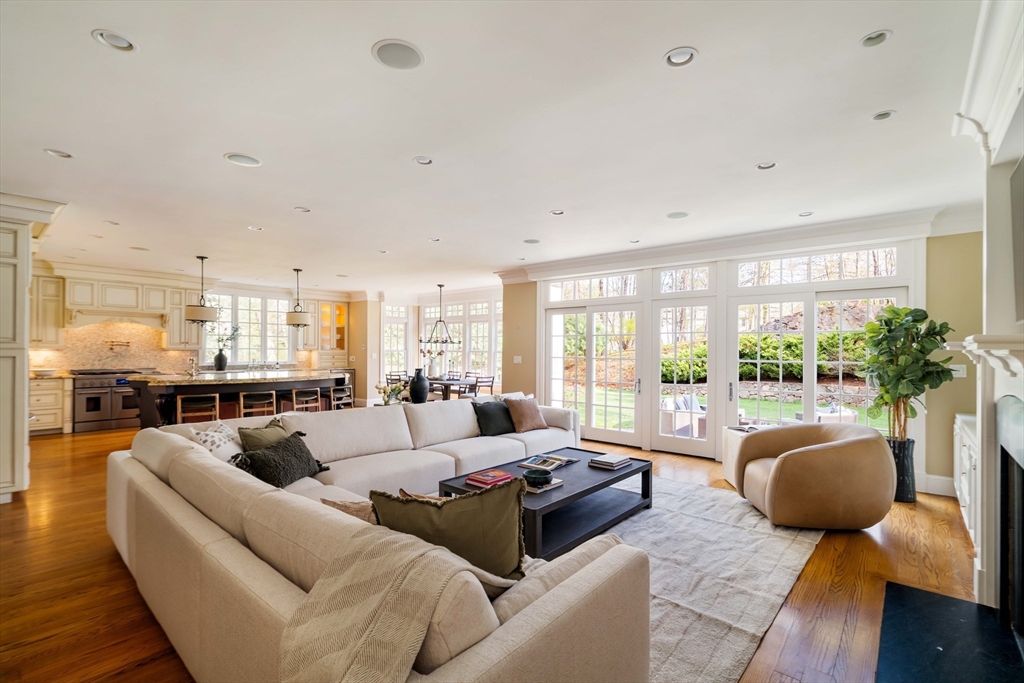 151 Hampshire Road Wellesley, MA 02481 - Photo 9 of 39