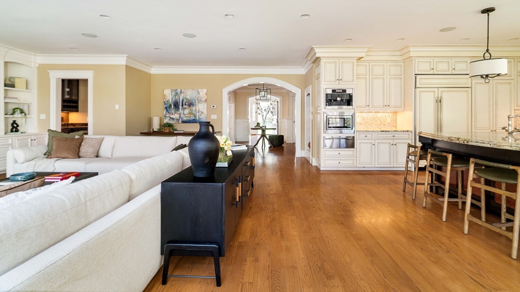 151 Hampshire Road Wellesley, MA 02481 - Photo 10 of 39