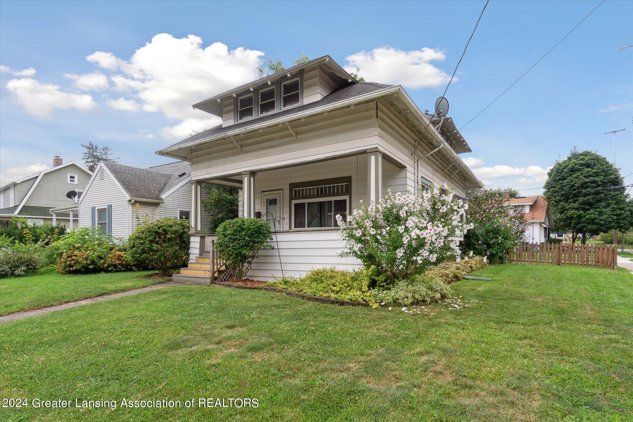 2400 Strathmore Road Lansing, MI 48910 - Photo 6 of 44 04-2400-Strathmore-Rd-Lansing-MI-48910-W