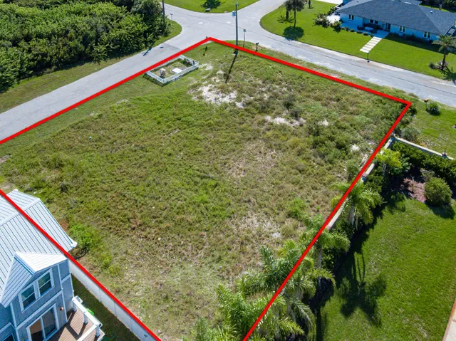 a view of a yard with a street