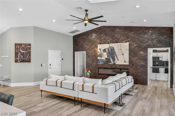 $8,000 | 363 East Robindale Road, Las Vegas, NV 89123