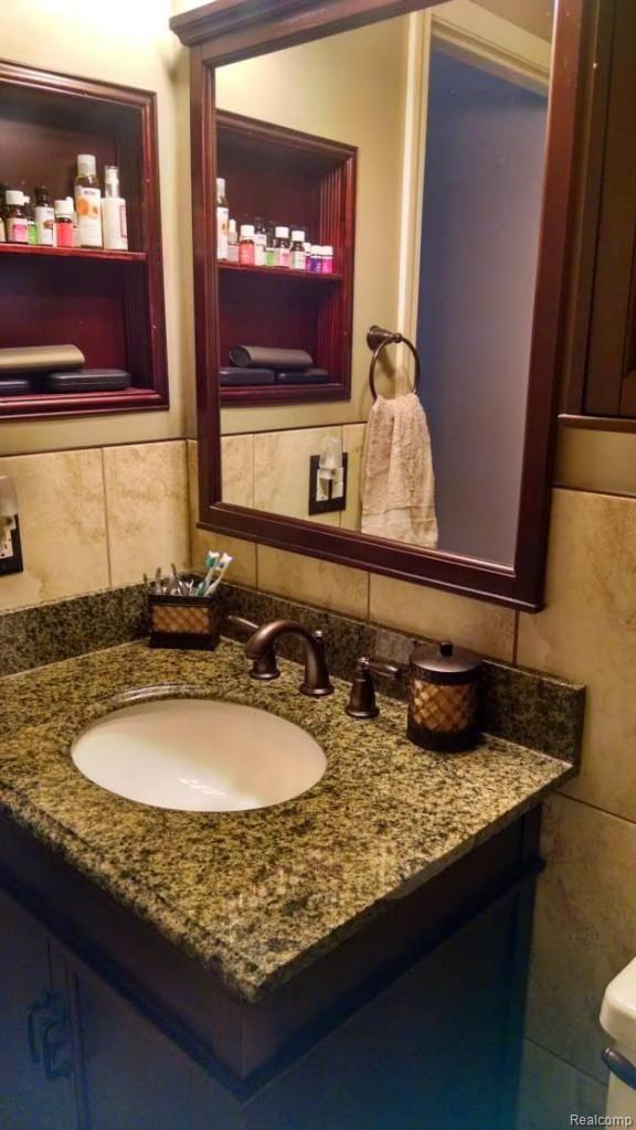 1213 Candlestick Lane, Unit 118 Rochester, MI 48306 - Photo 15 of 16 master bath 2.jpg