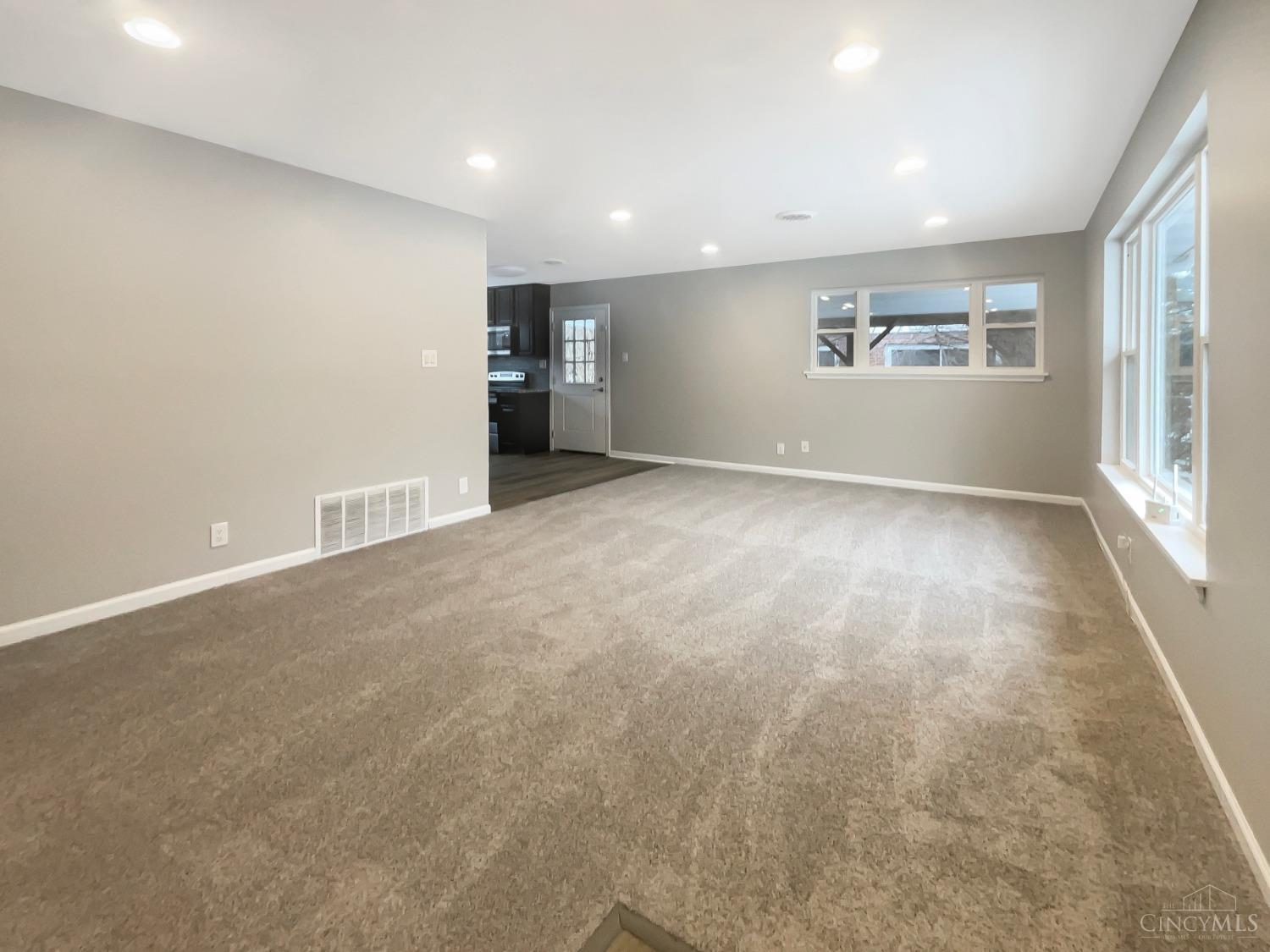 212 Riddle Road Woodlawn, OH 45215 - Photo 9 of 16 Gallery Image 9