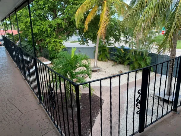 $2,085 | 600 Northeast 46th Court, Unit 4, Oakland Park, FL 33334